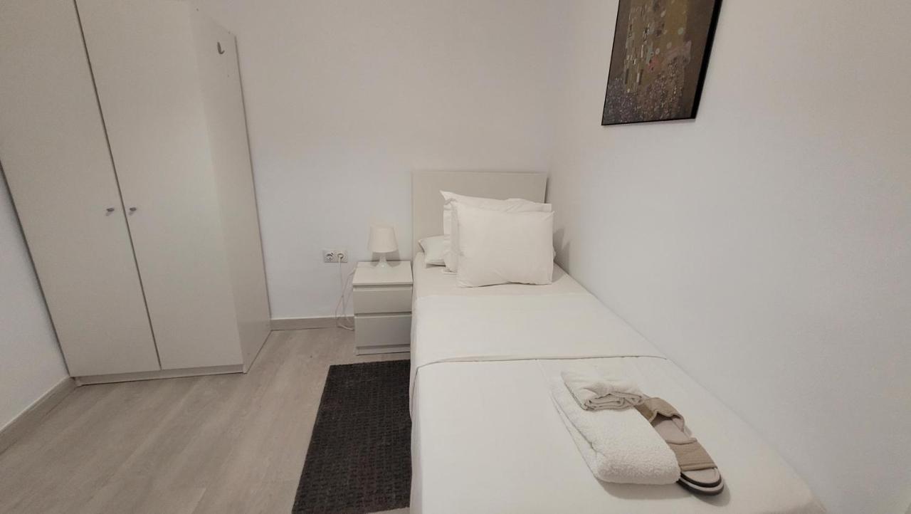 Apartaments B O D Collblanc โอสปิตาเล็ต เดอ โยเบรกัต ภายนอก รูปภาพ