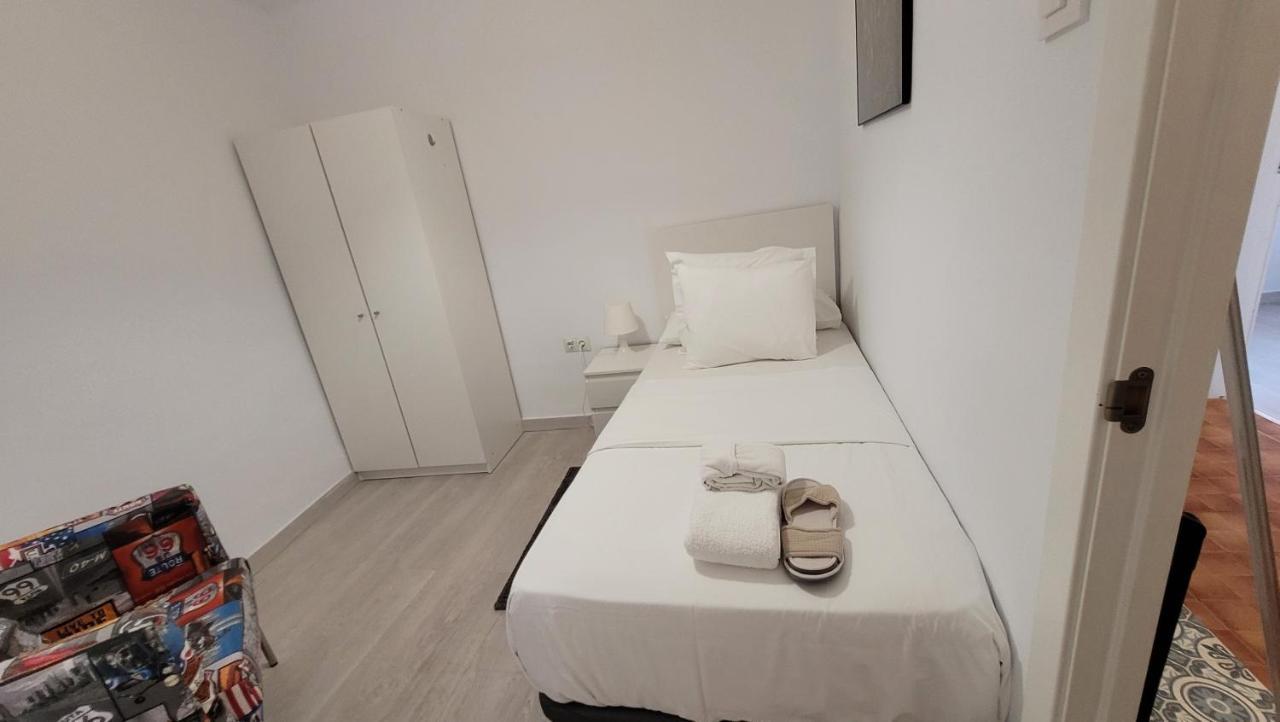 Apartaments B O D Collblanc โอสปิตาเล็ต เดอ โยเบรกัต ภายนอก รูปภาพ